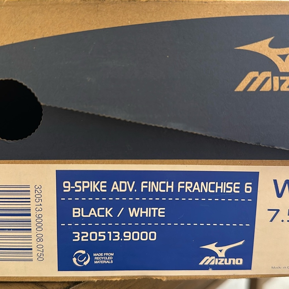 NWOT Mizuno 9-Spike Advanced Finch Franchise 6 Cleats